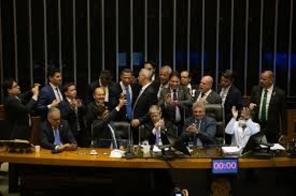 Relator do Conselho de Ética vota por suspensão de três deputados após episódio de motim