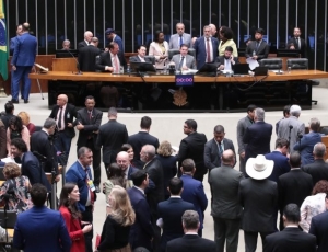 Câmara aprova em 2º turno a PEC que garante recursos mínimos para assistência social