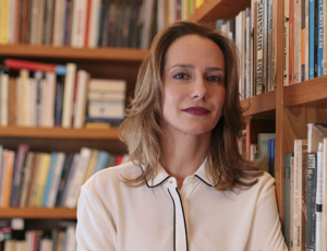 Escritório de Carol Proner, mulher de Chico Buarque, tem contratos que somam R$ 1,4 milhão com a Prefeitura de Maricá