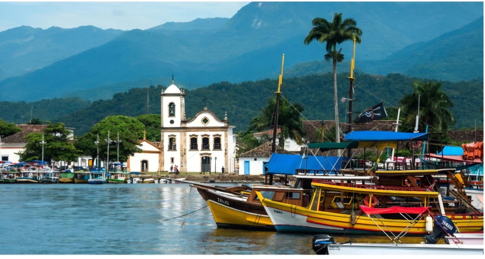 Onde o mar invade as ruas de propósito para limpar, essa cidade brasileira encanta pelo patrimônio histórico
