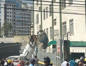 Avião cai e atinge prédio em Belo Horizonte