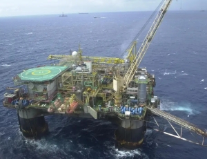 Em meio à guerra no Irã, Brasil bate recorde de produção de petróleo