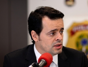 EXPULSO PELOS EUA, DELEGADO DA PF É CHAMADO À CÂMARA PARA EXPLICAR AÇÃO CONTROVERSA CONTRA RAMAGEM