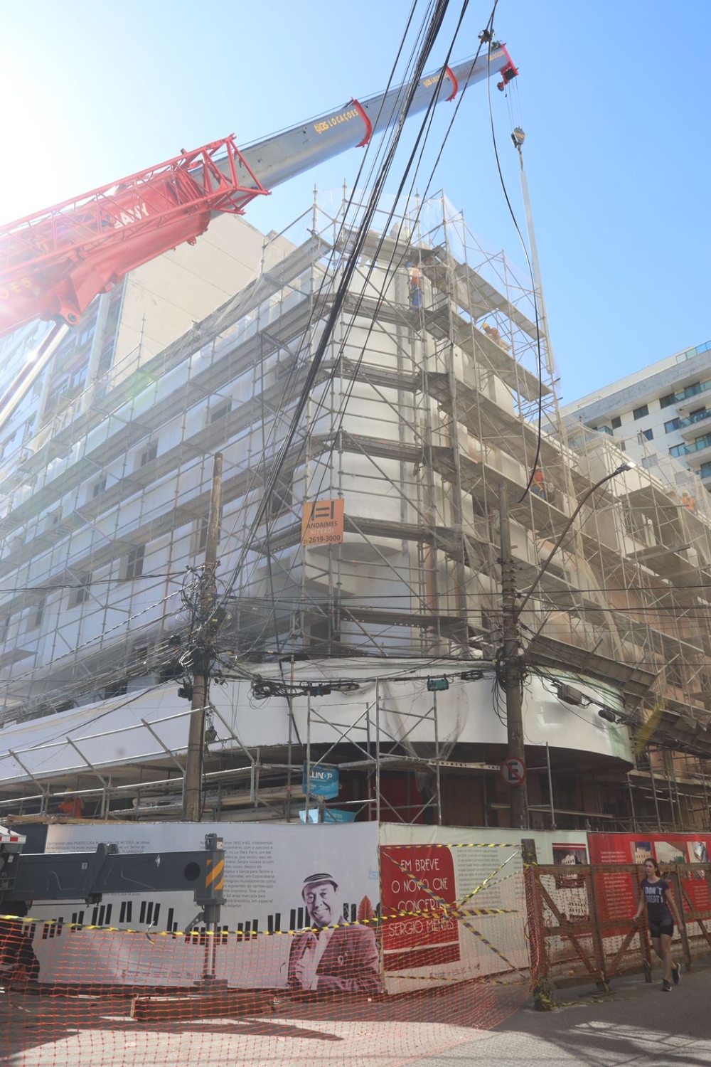 Prefeito Rodrigo Neves e reitor da UFF vistoriam obras do Novo Cinema Icaraí; entrega está prevista para o segundo semestre de 2026