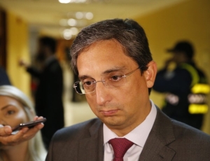 Secretário de Casa Civil assina 189 exonerações em três dias; GSI é o principal alvo desta quarta (13), quase 2000 exonerados