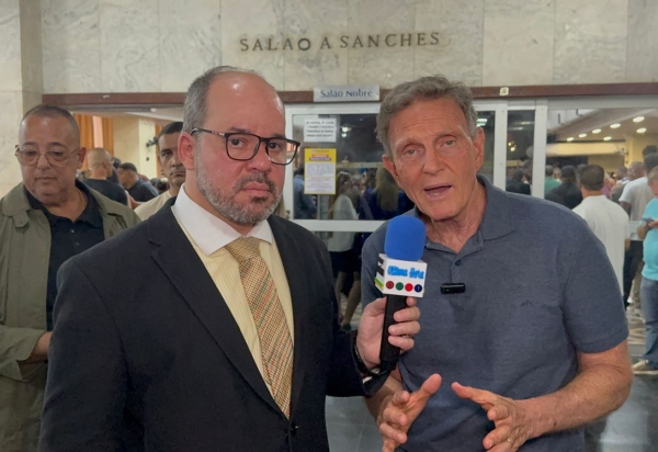 Pré-candidato a Senador Crivella celebra aprovação de sua Lei da Dosimetria e fala da tramitação da PEC 5 de sua autoria para desonerar as igrejas de impostos sobre consumo