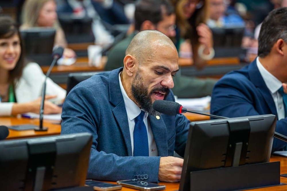 Projeto que criminaliza barricadas volta à Câmara e Sargento Portugal pede a Motta urgência na votação em Plenário