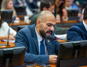 Projeto que criminaliza barricadas volta à Câmara e Sargento Portugal pede a Motta urgência na votação em Plenário