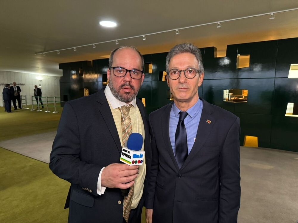 Zema reage a ataques da direita após criticar Flávio Bolsonaro