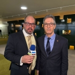 Zema reage a ataques da direita após criticar Flávio Bolsonaro