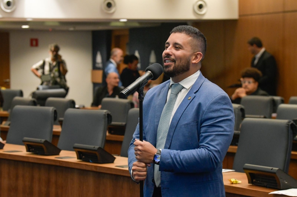 Deputado Yuri Moura propõe Medalha Tiradentes para Fábio Porchat após ator ser declarado 'persona non grata' na Alerj