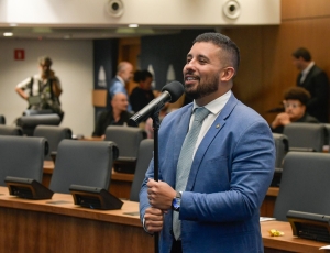 Deputado Yuri Moura propõe Medalha Tiradentes para Fábio Porchat após ator ser declarado 'persona non grata' na Alerj