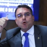 Flávio Bolsonaro diz que aporte para filme previa retorno financeiro a Vorcaro