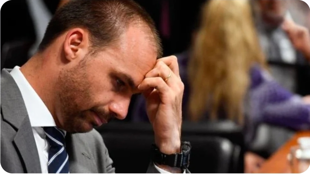 Eduardo Bolsonaro tinha poder sobre dinheiro do 'Dark Horse' revela contrato