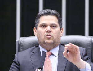 Decisão de Alcolumbre trava avanço de CPI envolvendo banco Master