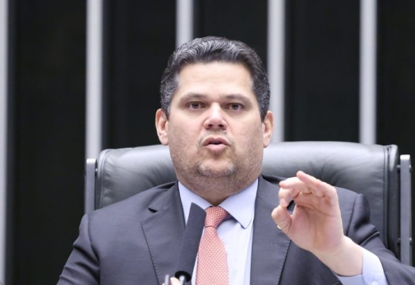 Decisão de Alcolumbre trava avanço de CPI envolvendo banco Master