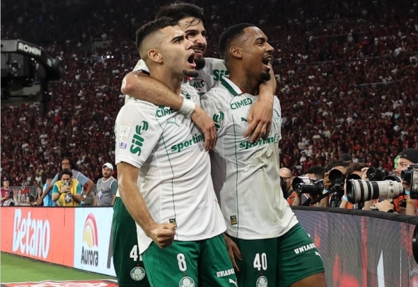 Palmeiras domina após expulsão de Carrascal e vence o Flamengo por 3 a 0 no Maracanã
