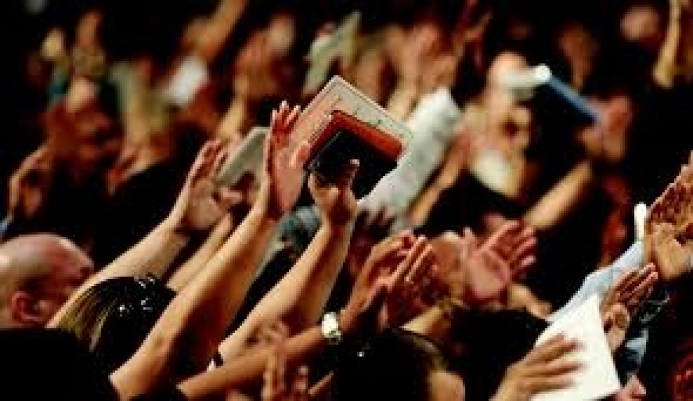 TSE decide que igrejas não podem ser usadas para favorecer candidatos