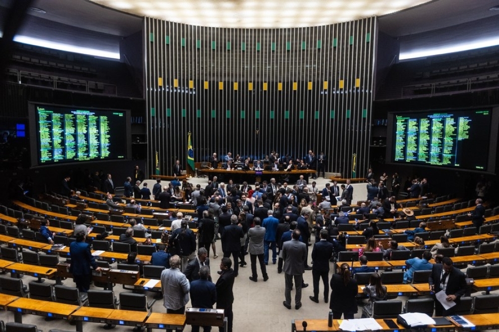 Câmara paga até R$ 165 mil por mês para equipes de deputados
