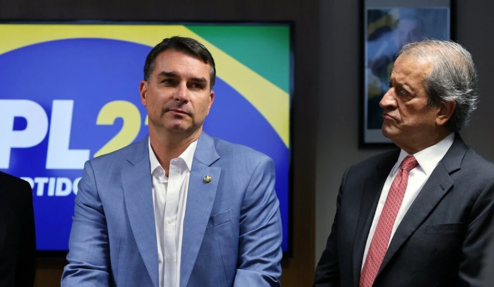 Valdemar contradiz versão de Flávio Bolsonaro sobre encontro com dono do Banco Master e crise no PL aumenta