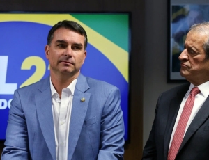 Valdemar contradiz versão de Flávio Bolsonaro sobre encontro com dono do Banco Master e crise no PL aumenta