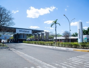 Whirlpool encerra fábrica na Argentina e transfere produção para o Brasil em meio à crise econômica no país vizinho