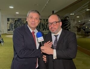 Lindbergh Farias cobra aprofundamento de investigações sobre fraudes no INSS e cita ligação com entorno de Flávio Bolsonaro