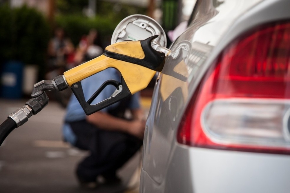 Petrobras reajusta gasolina e aumento nas refinarias reacende debate sobre preços dos combustíveis