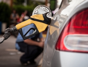 Petrobras reajusta gasolina e aumento nas refinarias reacende debate sobre preços dos combustíveis