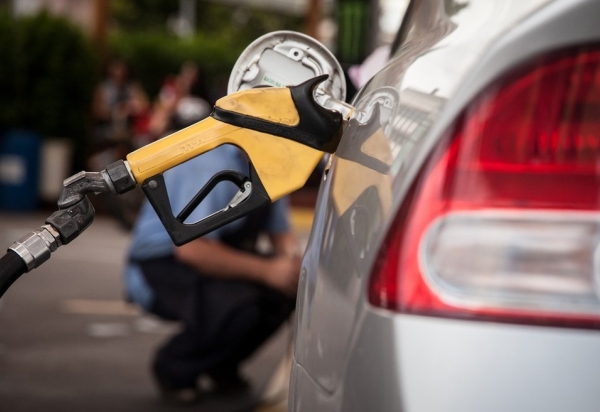 Petrobras reajusta gasolina e aumento nas refinarias reacende debate sobre preços dos combustíveis