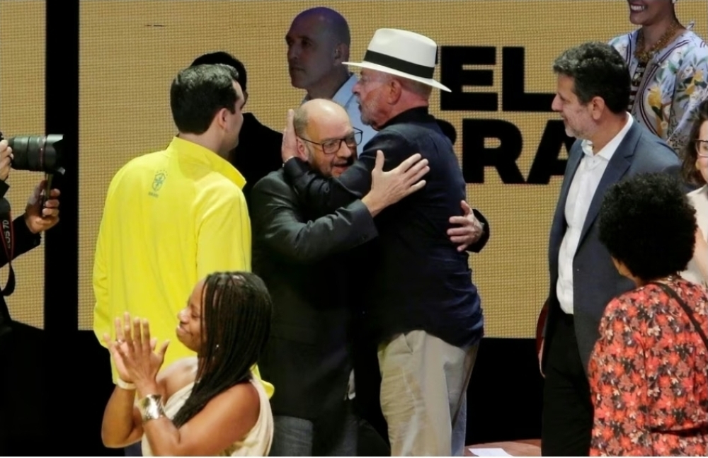 Produtora de Dark Horse nunca fez filme antes, investigações se multiplicam, enquanto Lula e Margareth lançam plataforma cultural com Governador do Rio 