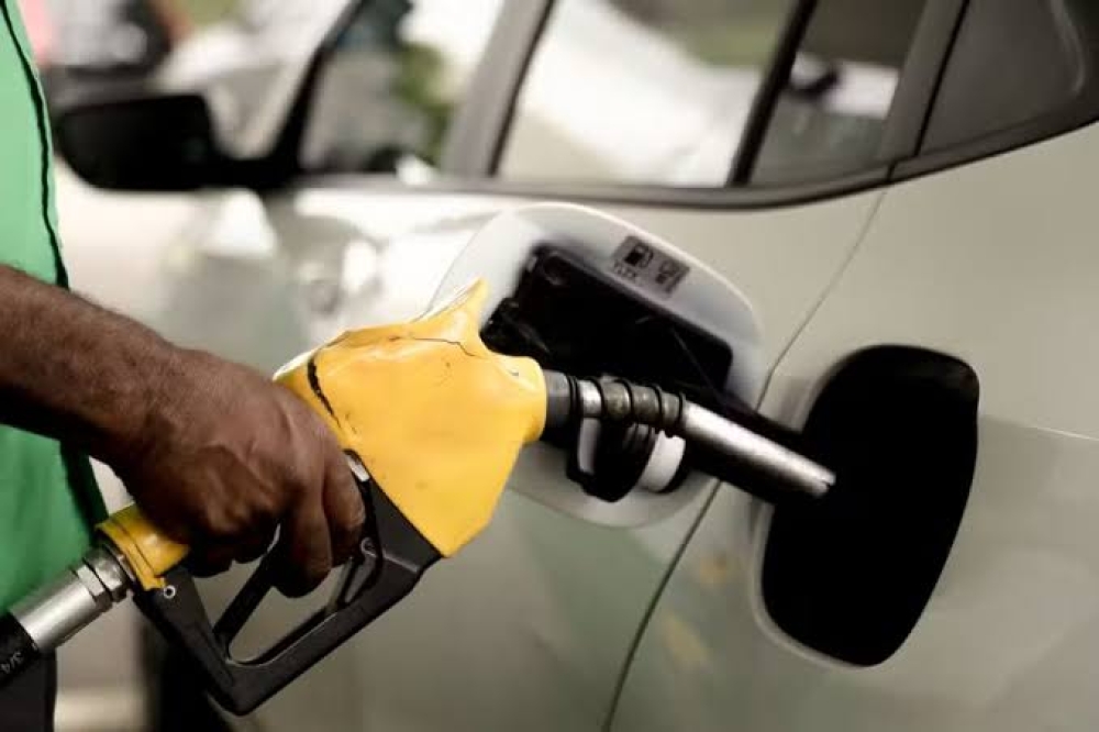 Petrobras reduz preço do diesel nas refinarias e anuncia novo corte de R$ 0,35 por litro