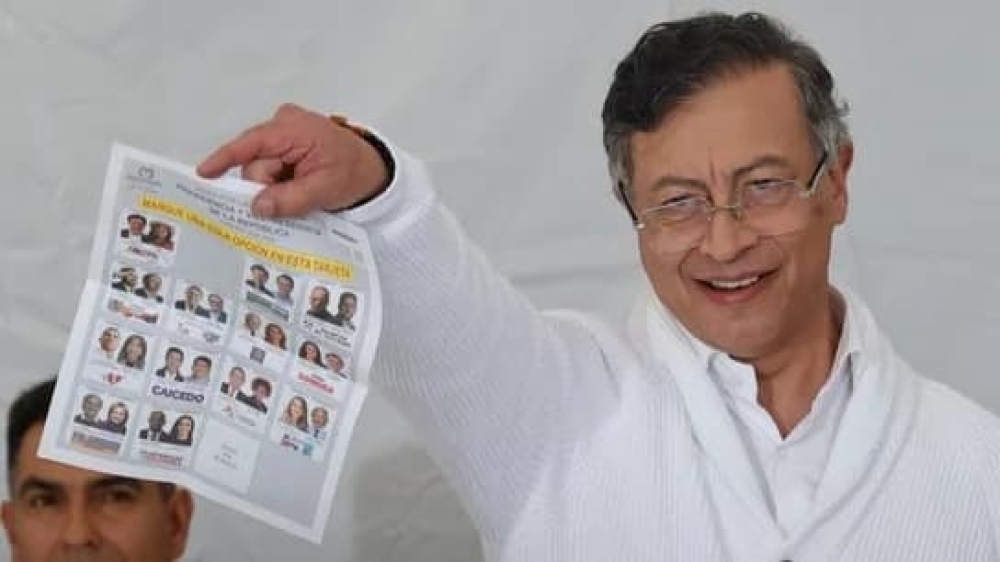 Presidente Gustavo Petro não reconhece eleições e candidato vencedor fala em intervenção militar na Colômbia