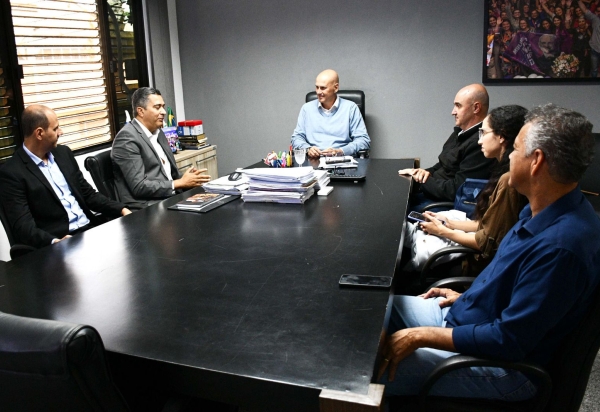 Tande Vieira destaca pioneirismo de Resende em projeto que vai ampliar cobertura de telefonia e internet