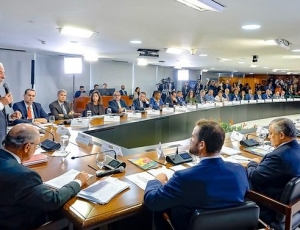 Em reunião ministerial, Lula defende soberania do Brasil e sequência de diálogo com os EUA