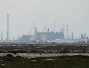 Irã confirma ataque israelense a complexo petrolífero no Golfo