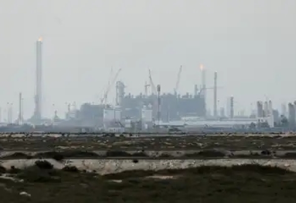Irã confirma ataque israelense a complexo petrolífero no Golfo