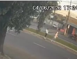 Amigas são suspeitas de homicídio após pararem para foto e ciclista morrer