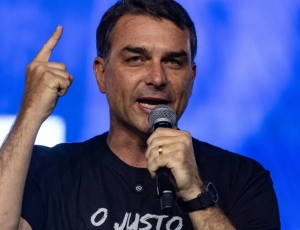 Genial/Quaest: rejeição a Flávio Bolsonaro dispara e sobe para 56%