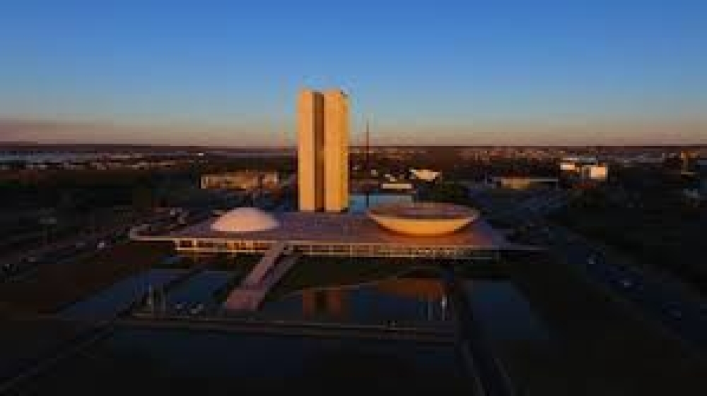 Frente pelo Livre Mercado retoma atividades no Congresso e debate alternativas ao fim da escala 6x1