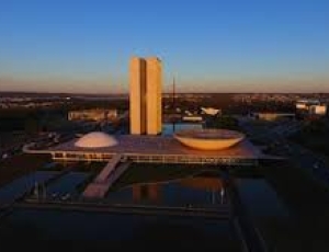 Frente pelo Livre Mercado retoma atividades no Congresso e debate alternativas ao fim da escala 6x1