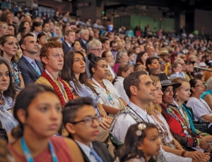 Congresso das Testemunhas de Jeová destaca caminhos para a felicidade duradoura no Rio de Janeiro