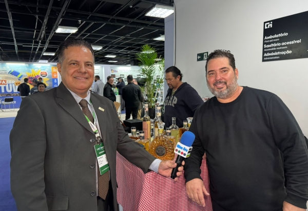 Ouro líquido capixaba: Deco do Céu, a cachaça que descansa em inox, envelhece em amburana e vira joia de colecionador no 9° Conexidades