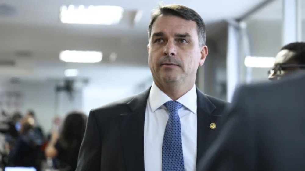 Flávio Bolsonaro enfrenta dificuldades para ampliar alianças e perde espaço no Centrão