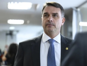Flávio Bolsonaro enfrenta dificuldades para ampliar alianças e perde espaço no Centrão