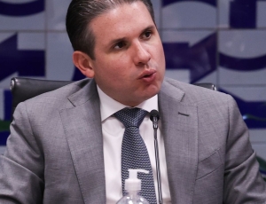Motta convoca reunião de líderes para votar PL do fim da escala 6×1