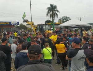 Câmara aprova anistia a caminhoneiros que bloquearam estradas após derrota de Bolsonaro