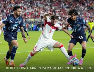 Paraguai vence por 1 a 0 e elimina Turquia no grupo D da Copa