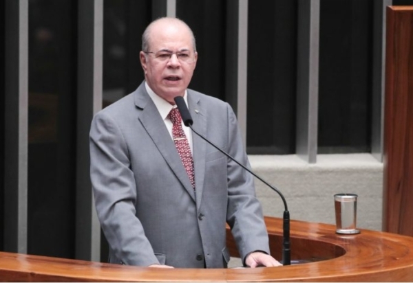 Comissão aprova uso de royalties do petróleo para financiar tarifa zero no transporte