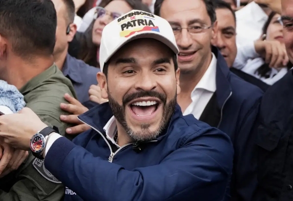 Candidato de direita La Espriella vence disputa acirrada na Colômbia